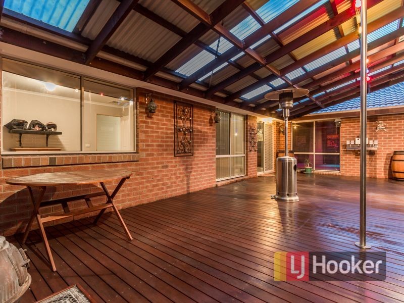 6 Luxor Court, Cranbourne VIC 3977