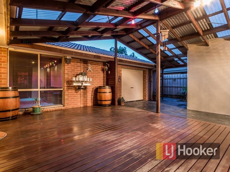 6 Luxor Court, Cranbourne VIC 3977