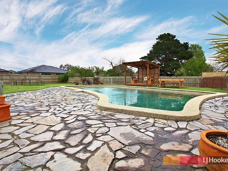 26 Huon Park Road, Cranbourne North VIC 3977