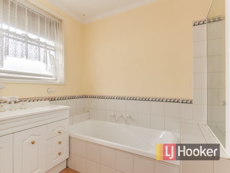 7 Fairbairn Road, Cranbourne VIC 3977