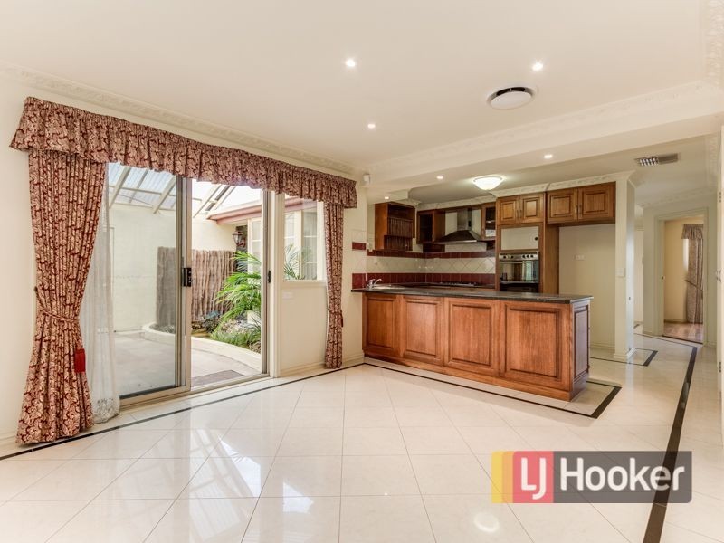 24 Denham Crescent, Cranbourne North VIC 3977