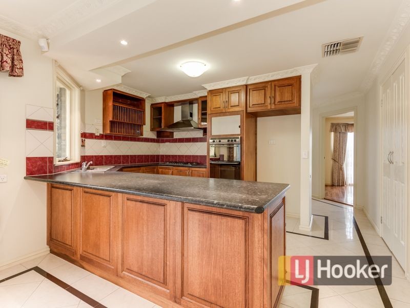 24 Denham Crescent, Cranbourne North VIC 3977