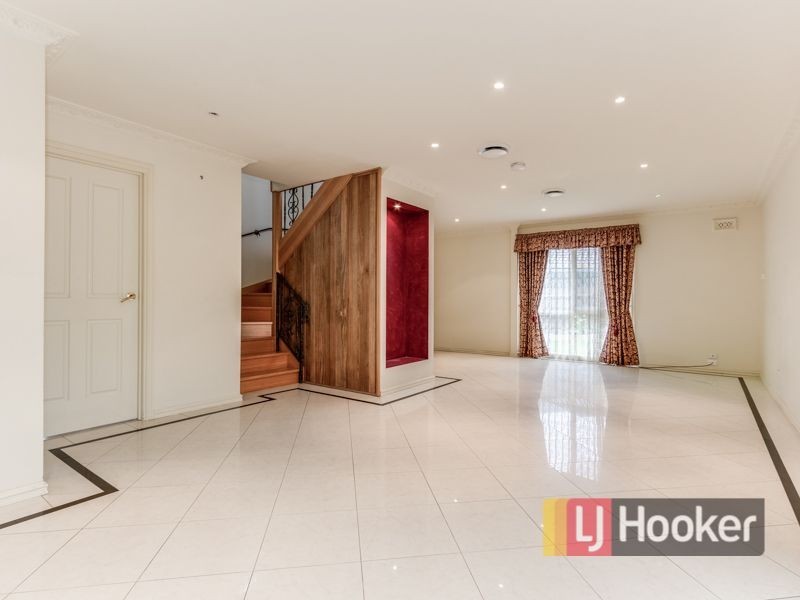 24 Denham Crescent, Cranbourne North VIC 3977