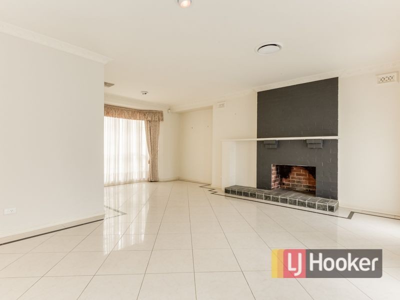 24 Denham Crescent, Cranbourne North VIC 3977