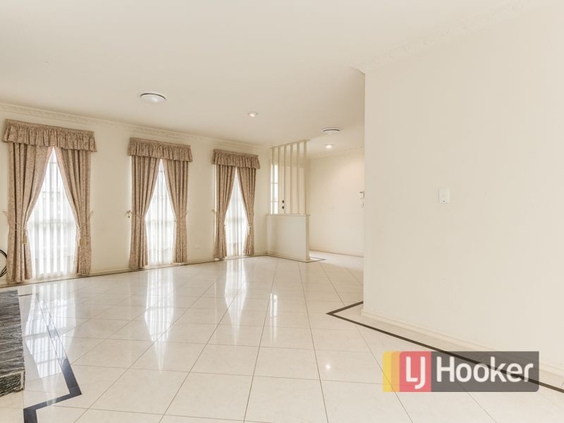 24 Denham Crescent, Cranbourne North VIC 3977