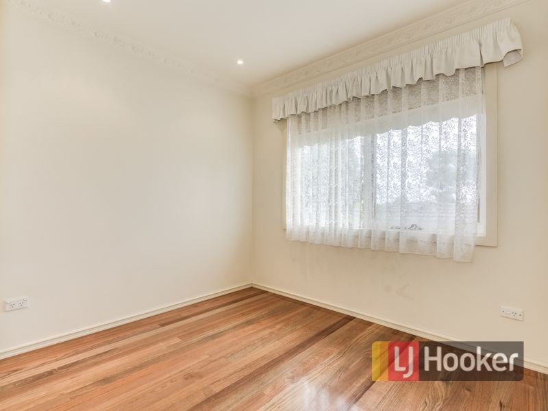 24 Denham Crescent, Cranbourne North VIC 3977