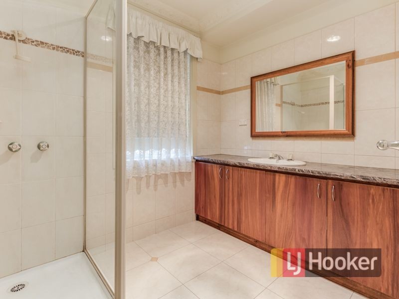 24 Denham Crescent, Cranbourne North VIC 3977