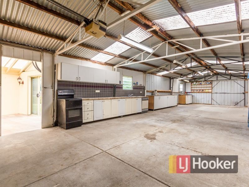 24 Denham Crescent, Cranbourne North VIC 3977