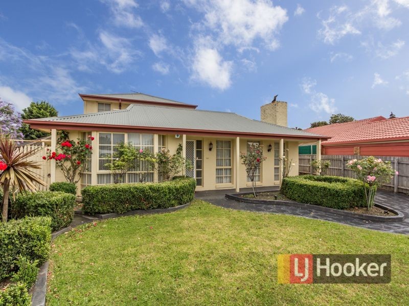 24 Denham Crescent, Cranbourne North VIC 3977