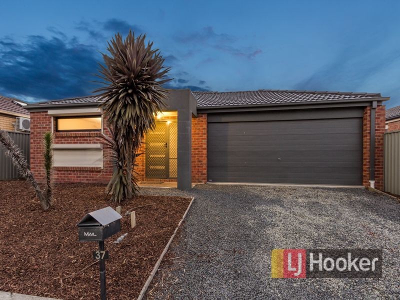 37 Archers Field Drive, Cranbourne East VIC 3977