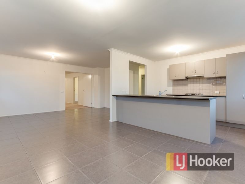 37 Archers Field Drive, Cranbourne East VIC 3977