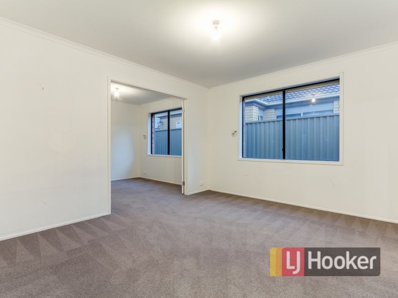 37 Archers Field Drive, Cranbourne East VIC 3977
