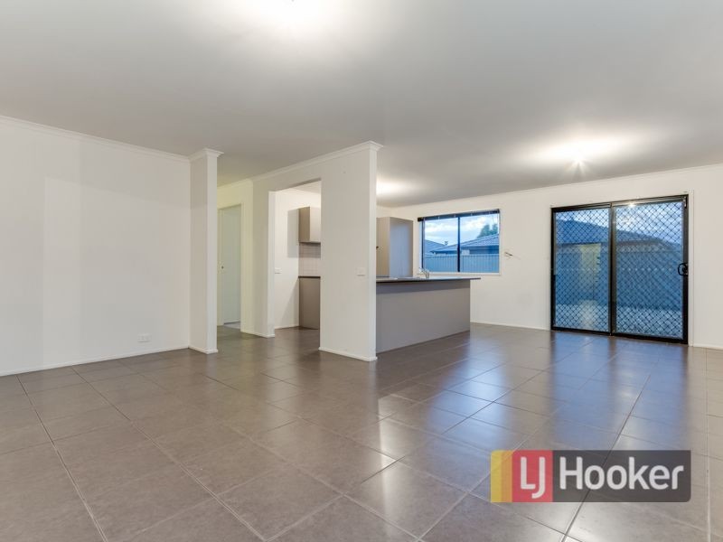 37 Archers Field Drive, Cranbourne East VIC 3977