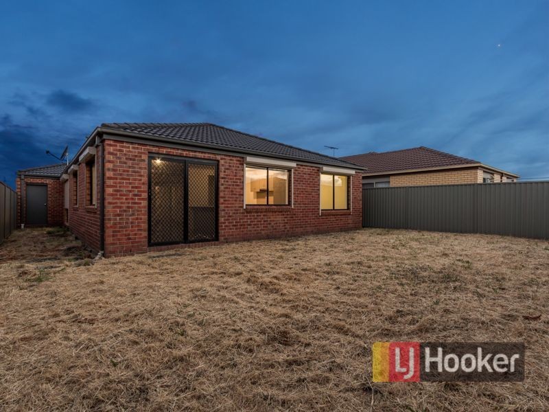 37 Archers Field Drive, Cranbourne East VIC 3977