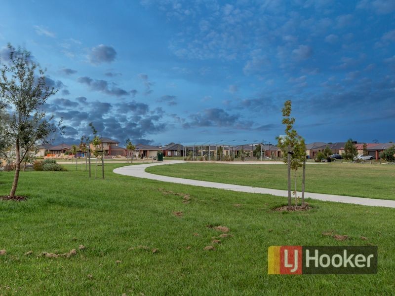 37 Archers Field Drive, Cranbourne East VIC 3977