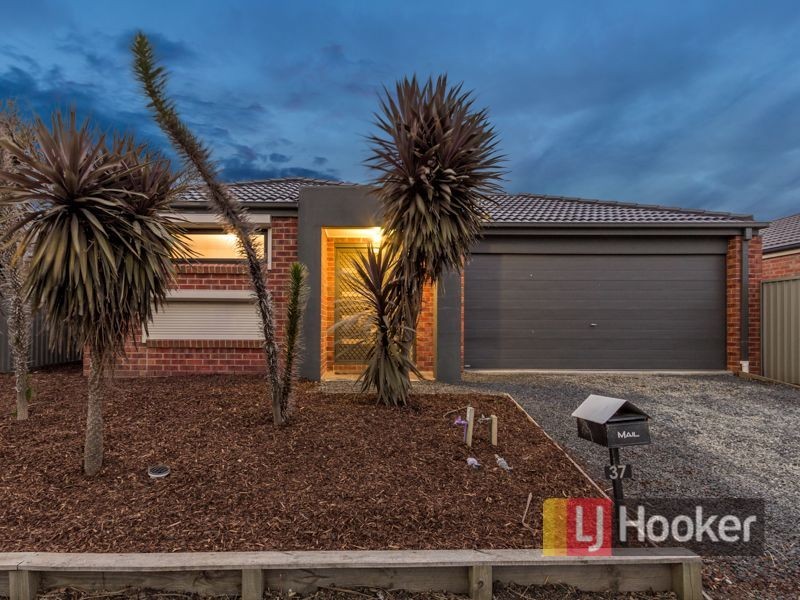 37 Archers Field Drive, Cranbourne East VIC 3977