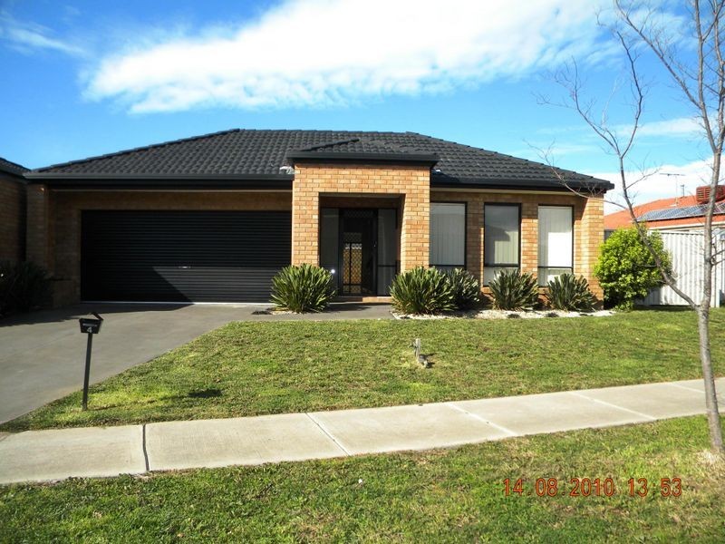 4 Gatehouse Parade, Cranbourne VIC 3977