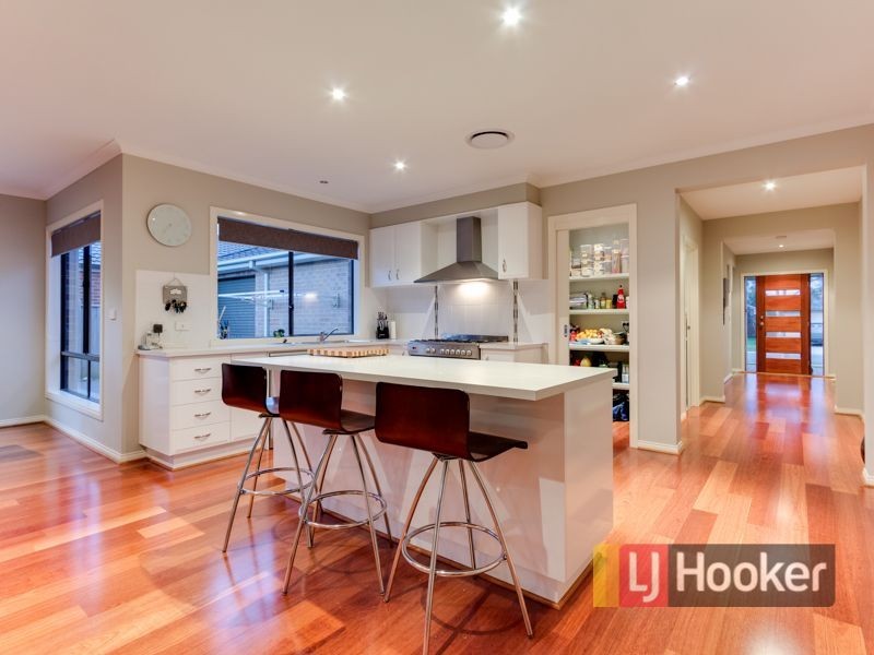 27 McCallum Drive, Cranbourne East VIC 3977