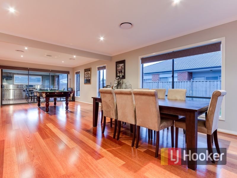 27 McCallum Drive, Cranbourne East VIC 3977