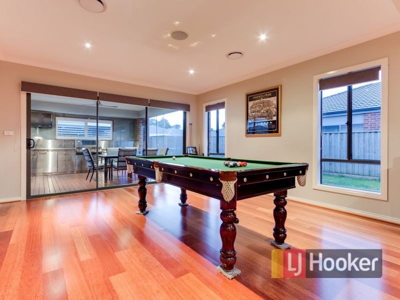 27 McCallum Drive, Cranbourne East VIC 3977