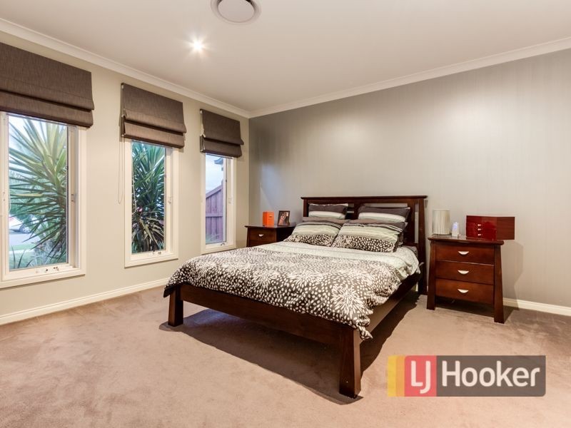 27 McCallum Drive, Cranbourne East VIC 3977