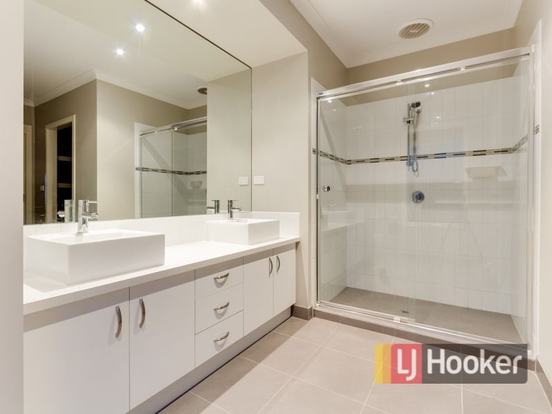 27 McCallum Drive, Cranbourne East VIC 3977