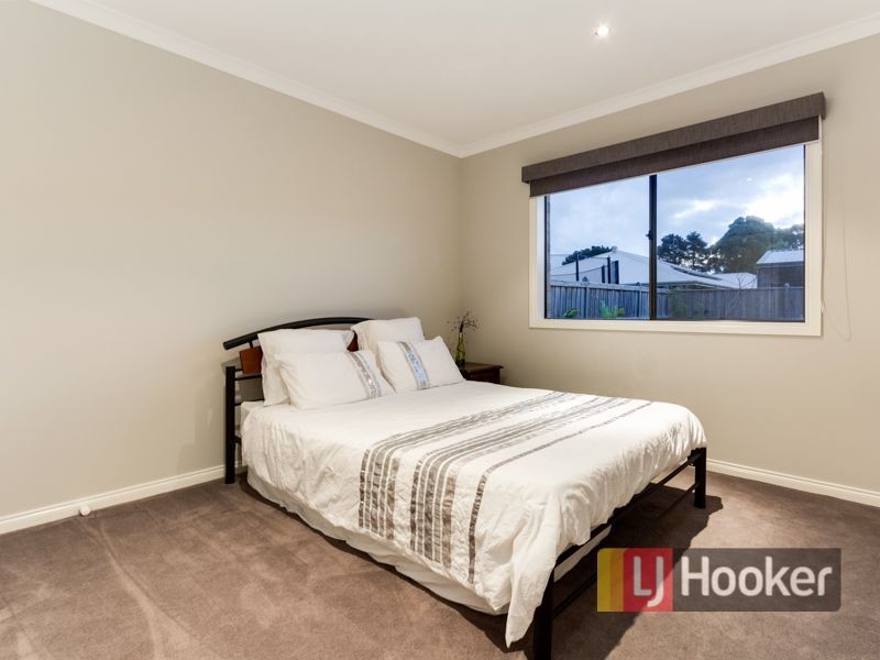 27 McCallum Drive, Cranbourne East VIC 3977