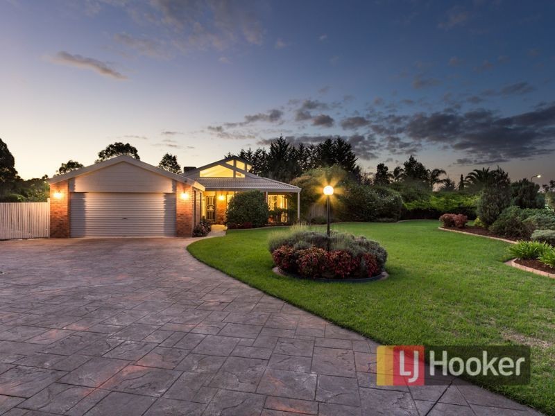 29 Earlston Circuit, Cranbourne VIC 3977