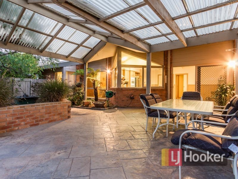 29 Earlston Circuit, Cranbourne VIC 3977