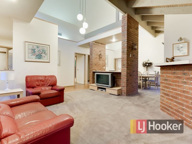 29 Earlston Circuit, Cranbourne VIC 3977