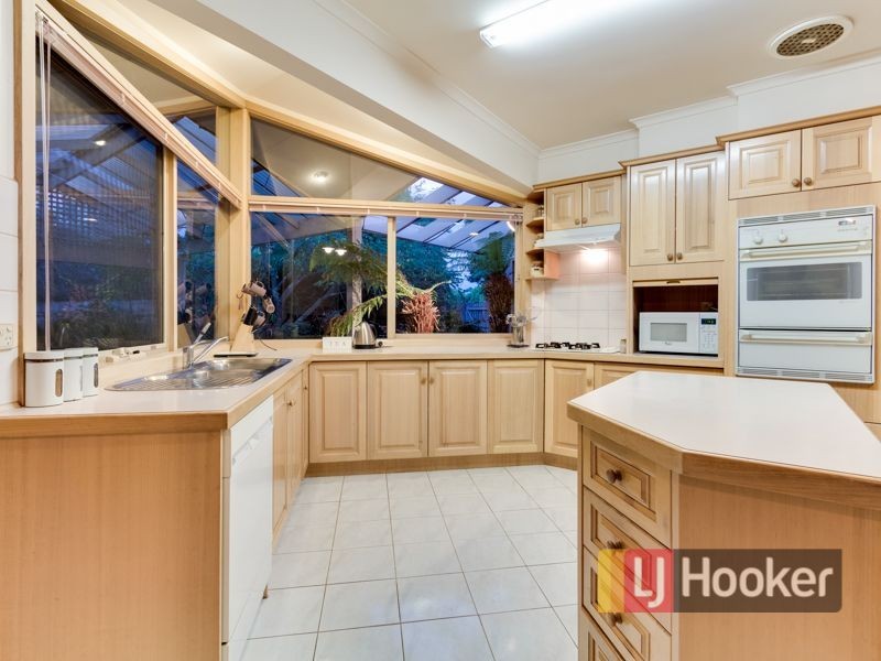 29 Earlston Circuit, Cranbourne VIC 3977