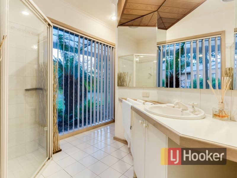 29 Earlston Circuit, Cranbourne VIC 3977