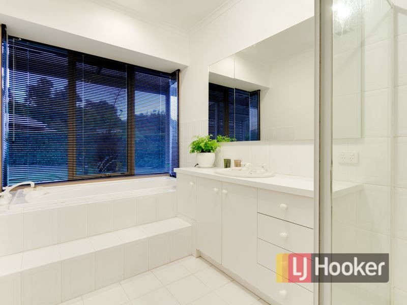 29 Earlston Circuit, Cranbourne VIC 3977