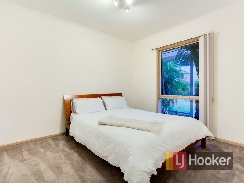 29 Earlston Circuit, Cranbourne VIC 3977