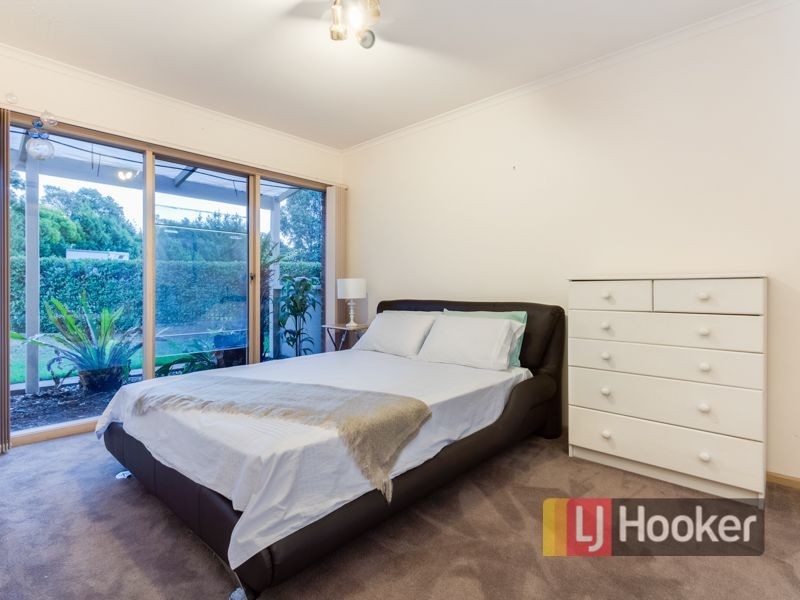 29 Earlston Circuit, Cranbourne VIC 3977