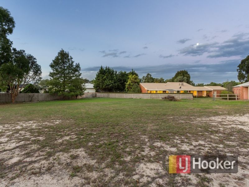 29 Earlston Circuit, Cranbourne VIC 3977