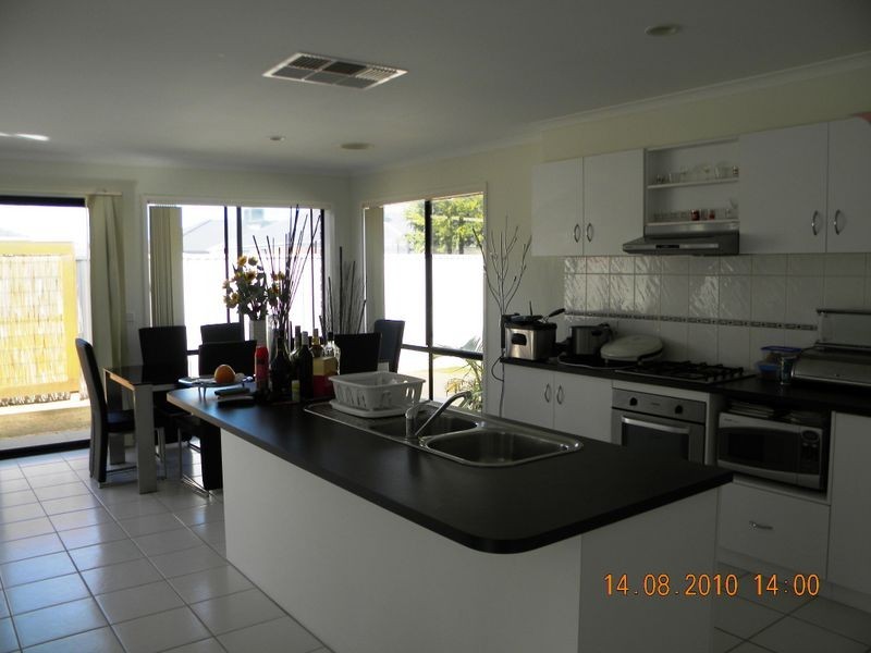 4 Gatehouse Parade, Cranbourne VIC 3977