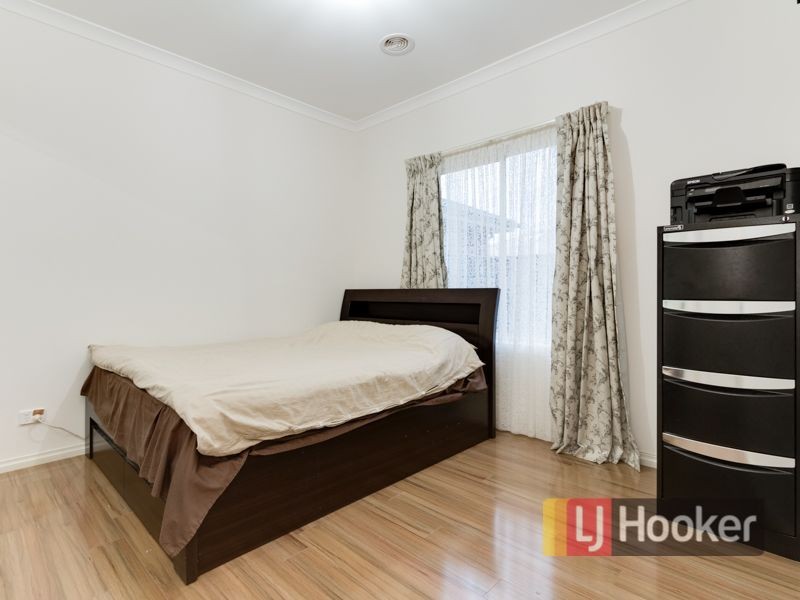 6 Hackney Circuit, Clyde North VIC 3978
