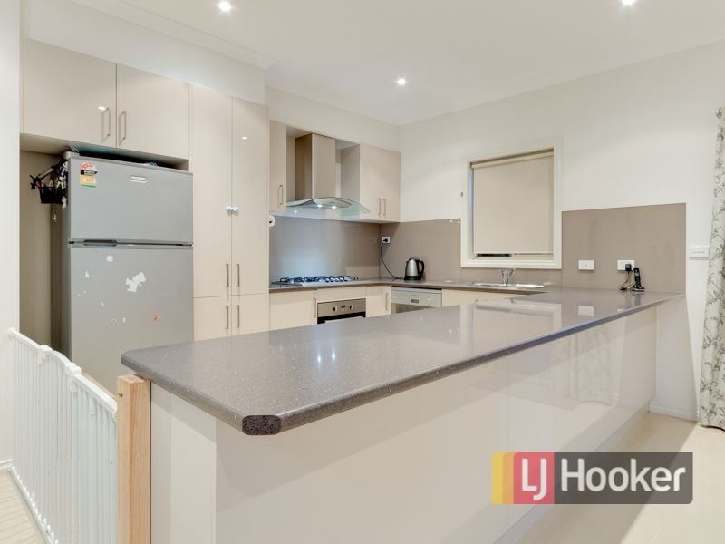 6 Hackney Circuit, Clyde North VIC 3978