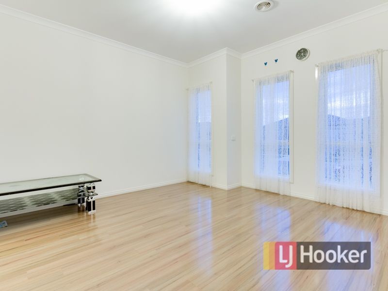 6 Hackney Circuit, Clyde North VIC 3978
