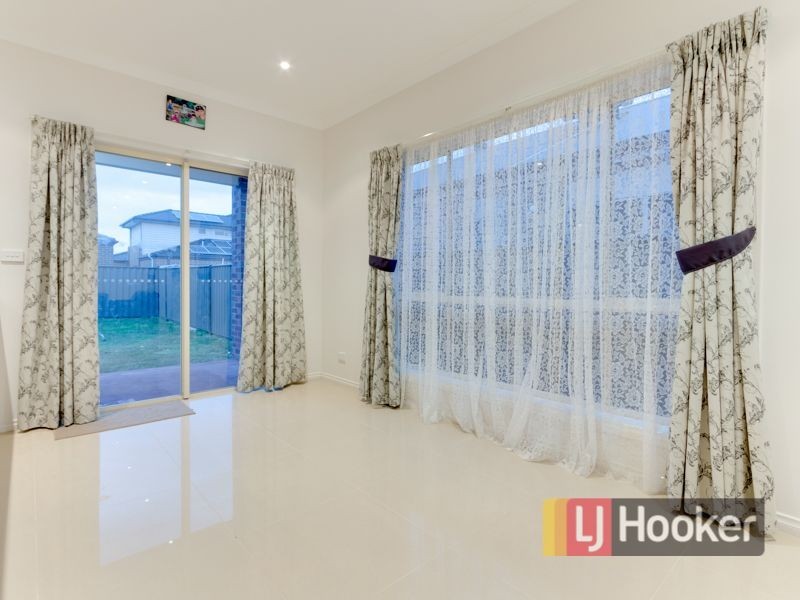6 Hackney Circuit, Clyde North VIC 3978
