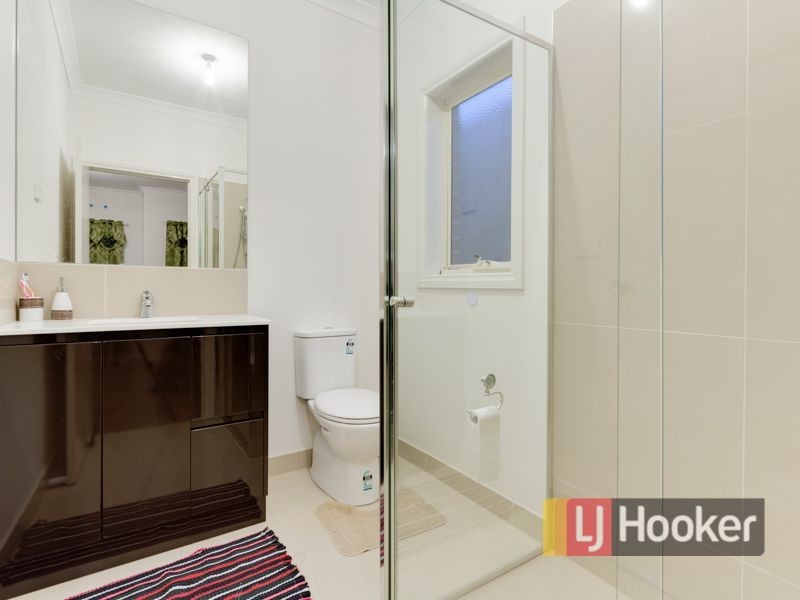 6 Hackney Circuit, Clyde North VIC 3978