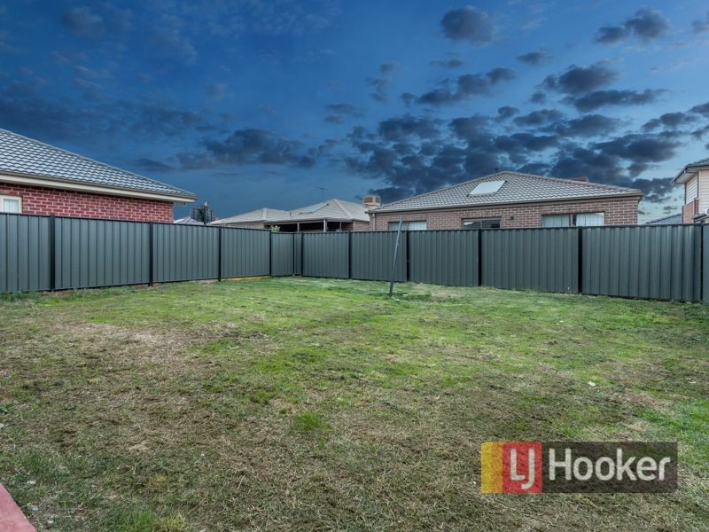 6 Hackney Circuit, Clyde North VIC 3978