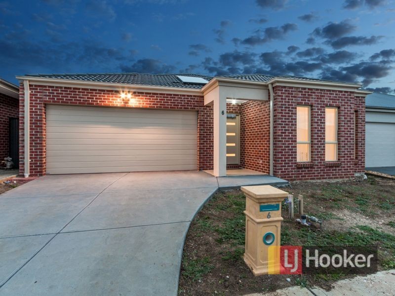 6 Hackney Circuit, Clyde North VIC 3978