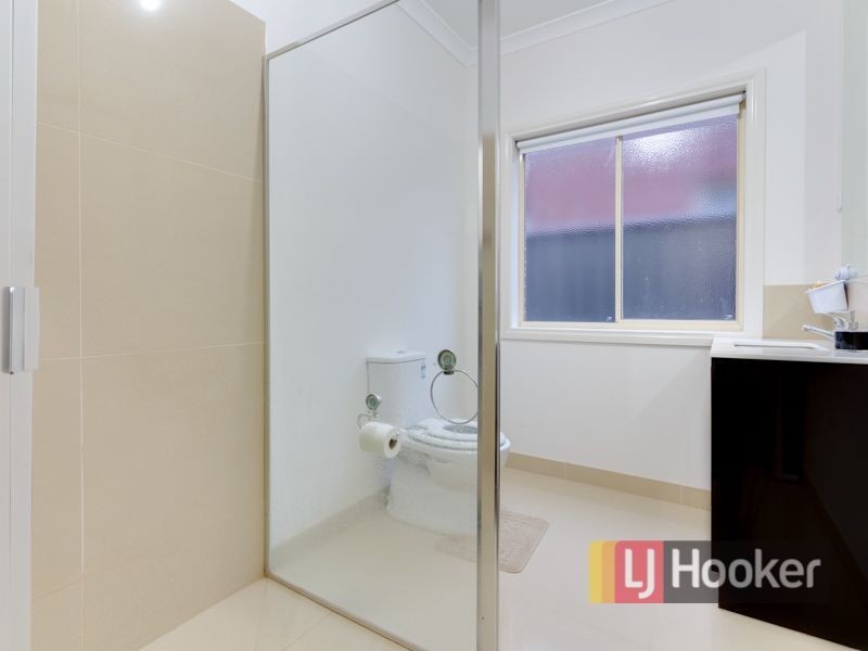 6 Hackney Circuit, Clyde North VIC 3978