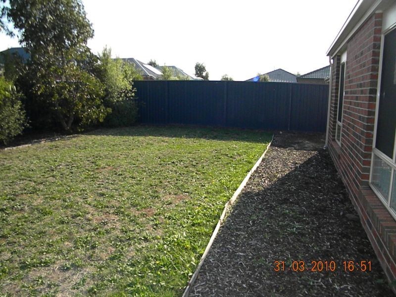 61 The Parkway, Pakenham VIC 3810