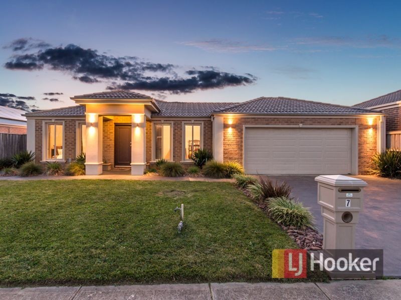 7 Honey Myrtle Way, Cranbourne VIC 3977