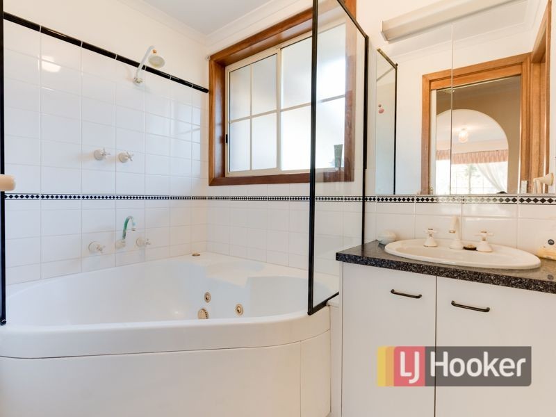 14 Jasmine Court, Cranbourne North VIC 3977