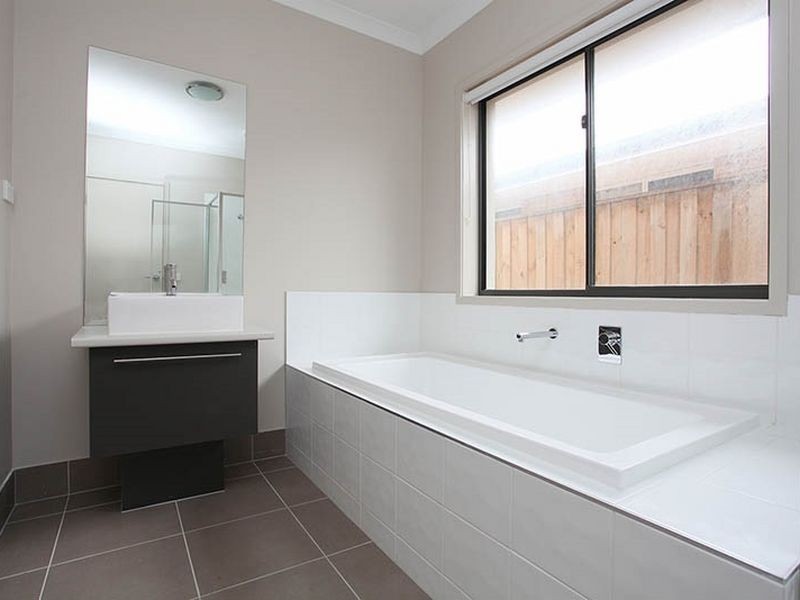 20/2 Barton Drive, Sandhurst VIC 3977