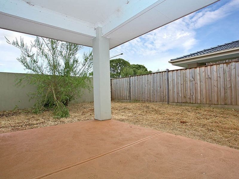 20/2 Barton Drive, Sandhurst VIC 3977